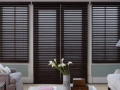 wood-blinds-contrast
